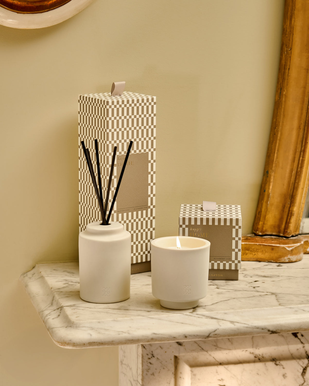 Ceramic Sentiment Candle 'Happy Home' in Blackberry Noir