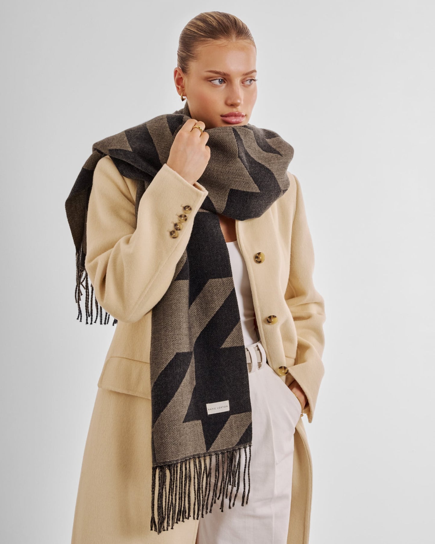 Houndstooth Printed Blanket Scarf in Taupe and Black