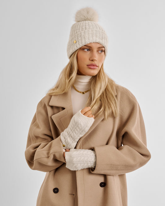 Cable Knit Hand Warmer in Cream