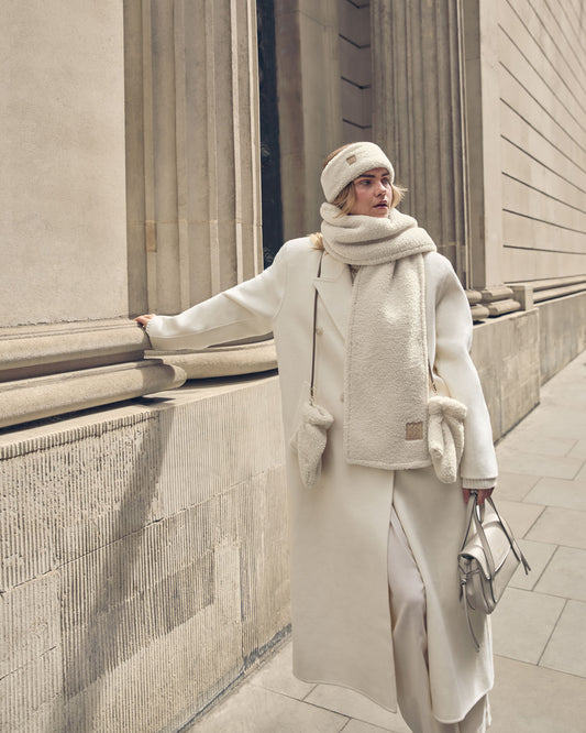 Borg Mittens with Cord in Cream