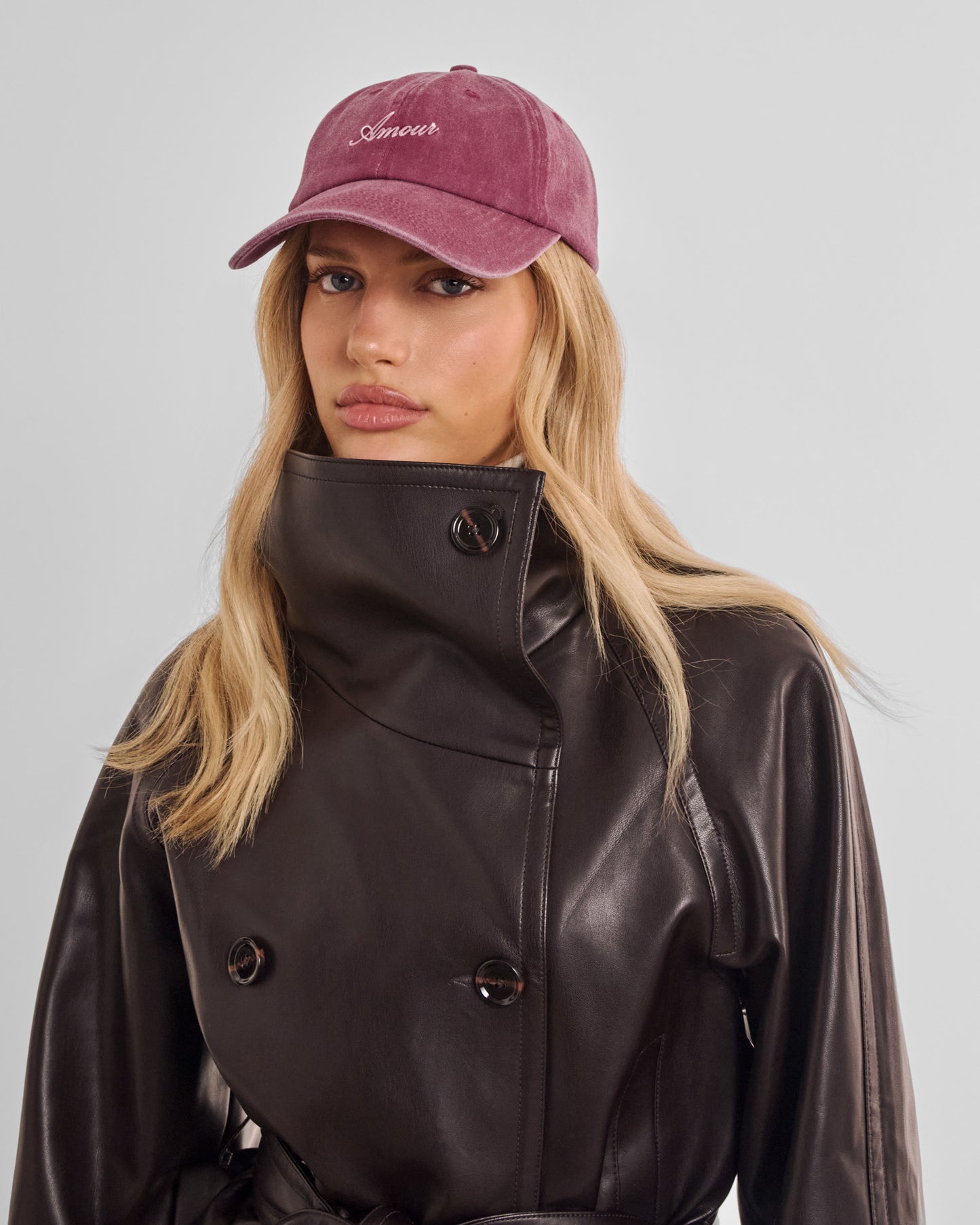 Embroidered Cap 'Amour' in Faded Red